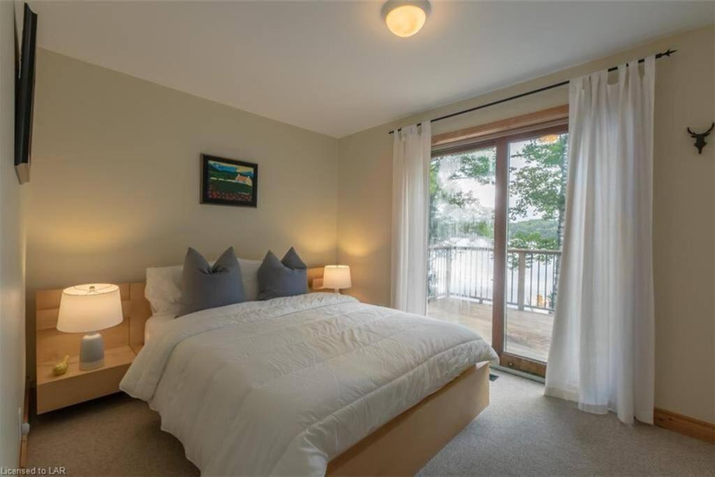 3BR Rebecca Lakehouse with Fireplace Wifi and Dock