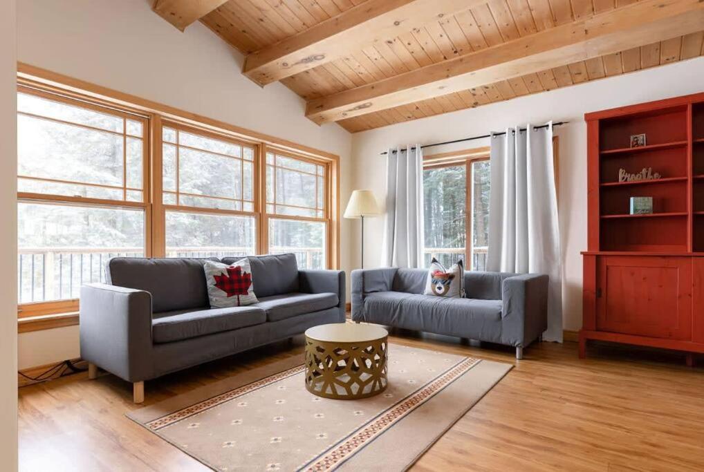 3BR Rebecca Lakehouse with Fireplace Wifi and Dock
