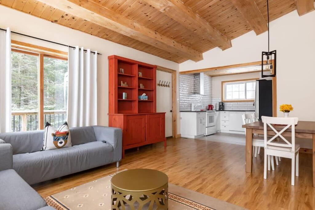 3BR Rebecca Lakehouse with Fireplace Wifi and Dock