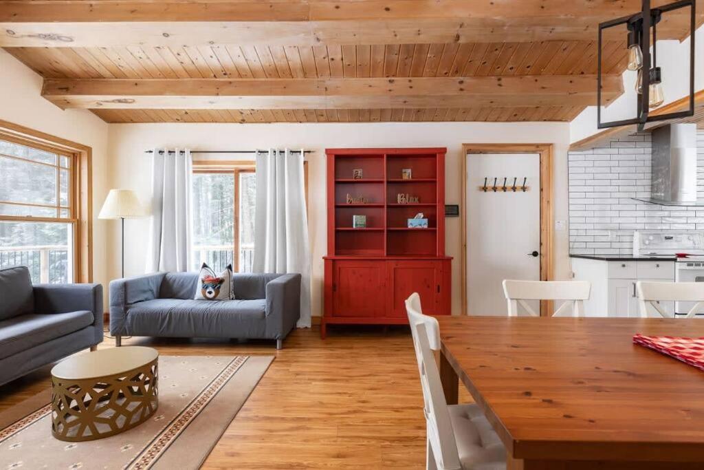 3BR Rebecca Lakehouse with Fireplace Wifi and Dock