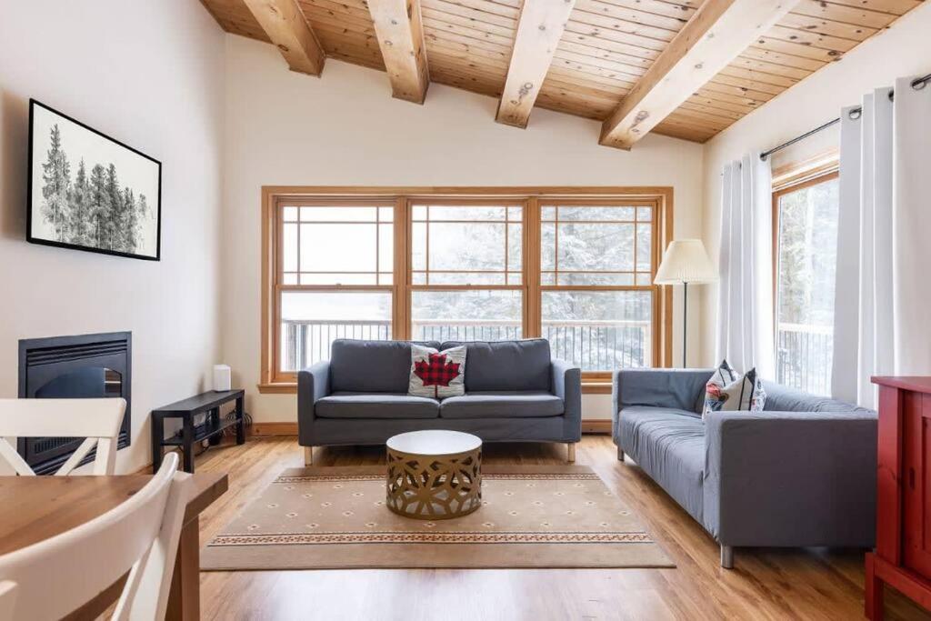 3BR Rebecca Lakehouse with Fireplace Wifi and Dock