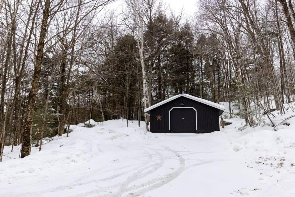 3BR Rebecca Lakehouse with Fireplace Wifi and Dock
