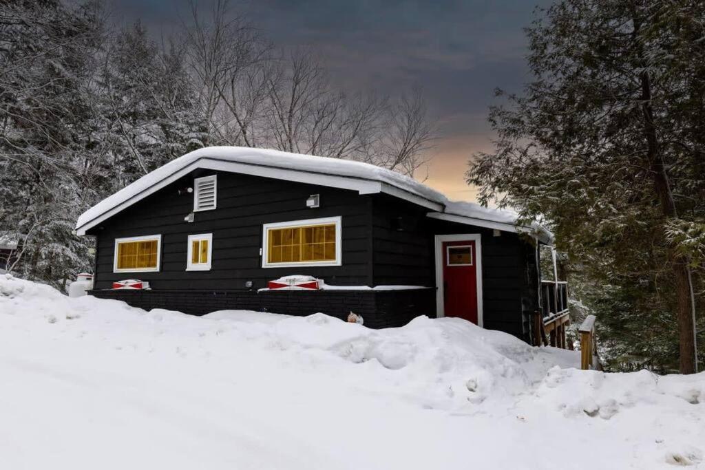 3BR Rebecca Lakehouse with Fireplace Wifi and Dock