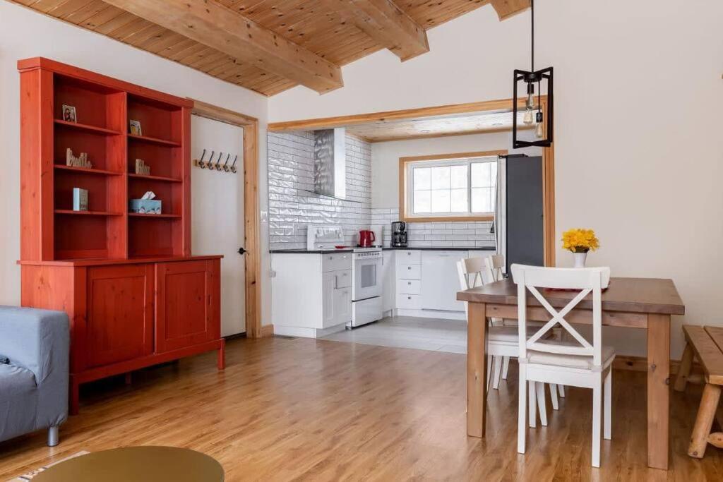 3BR Rebecca Lakehouse with Fireplace Wifi and Dock