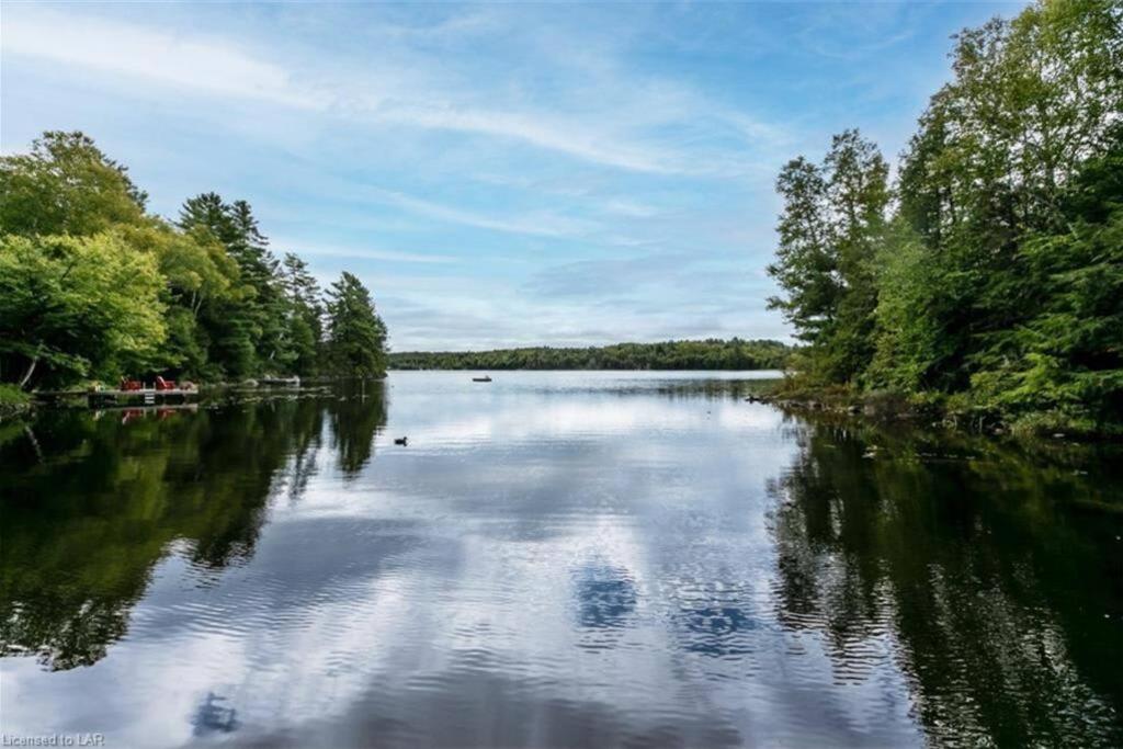 3BR Rebecca Lakehouse with Fireplace Wifi and Dock