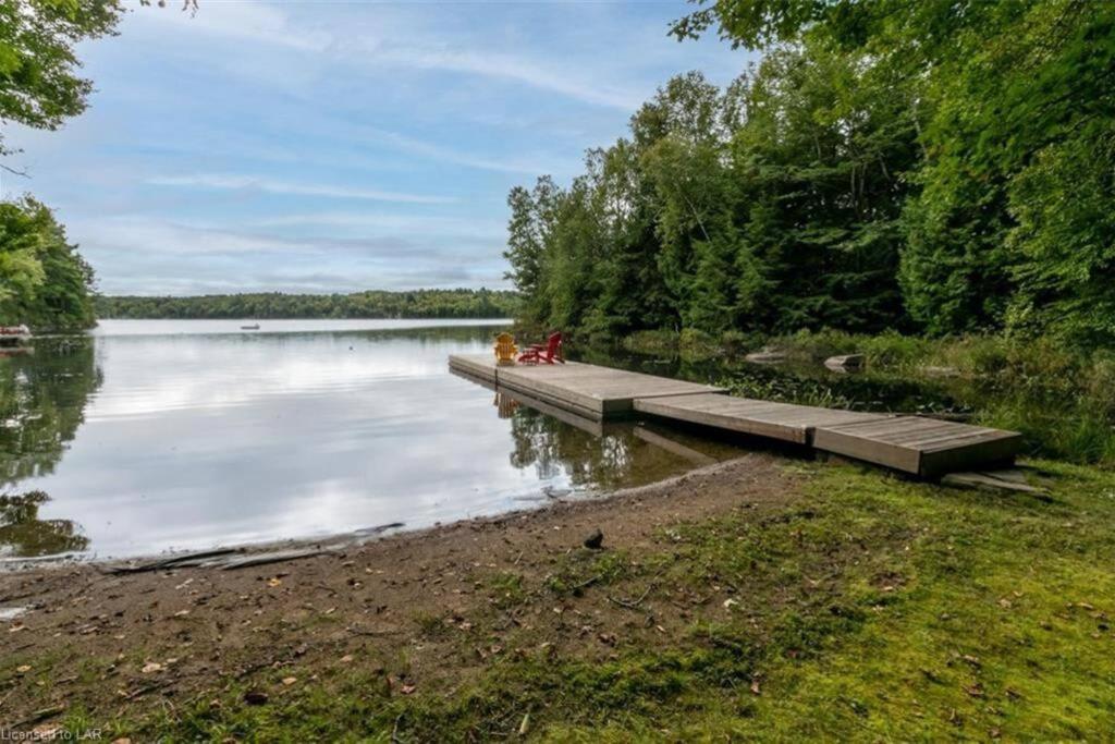 3BR Rebecca Lakehouse with Fireplace Wifi and Dock