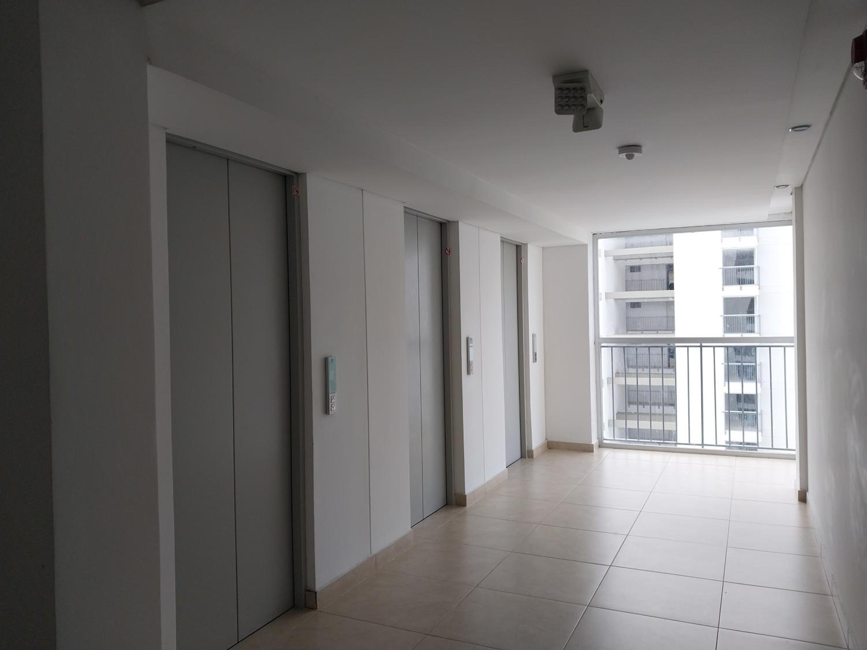 Apartamento Moderno Con Excelente Vista, Piscina, excepto los lunes por mantenimiento y Parqueadero privado, ubicado en Neiva