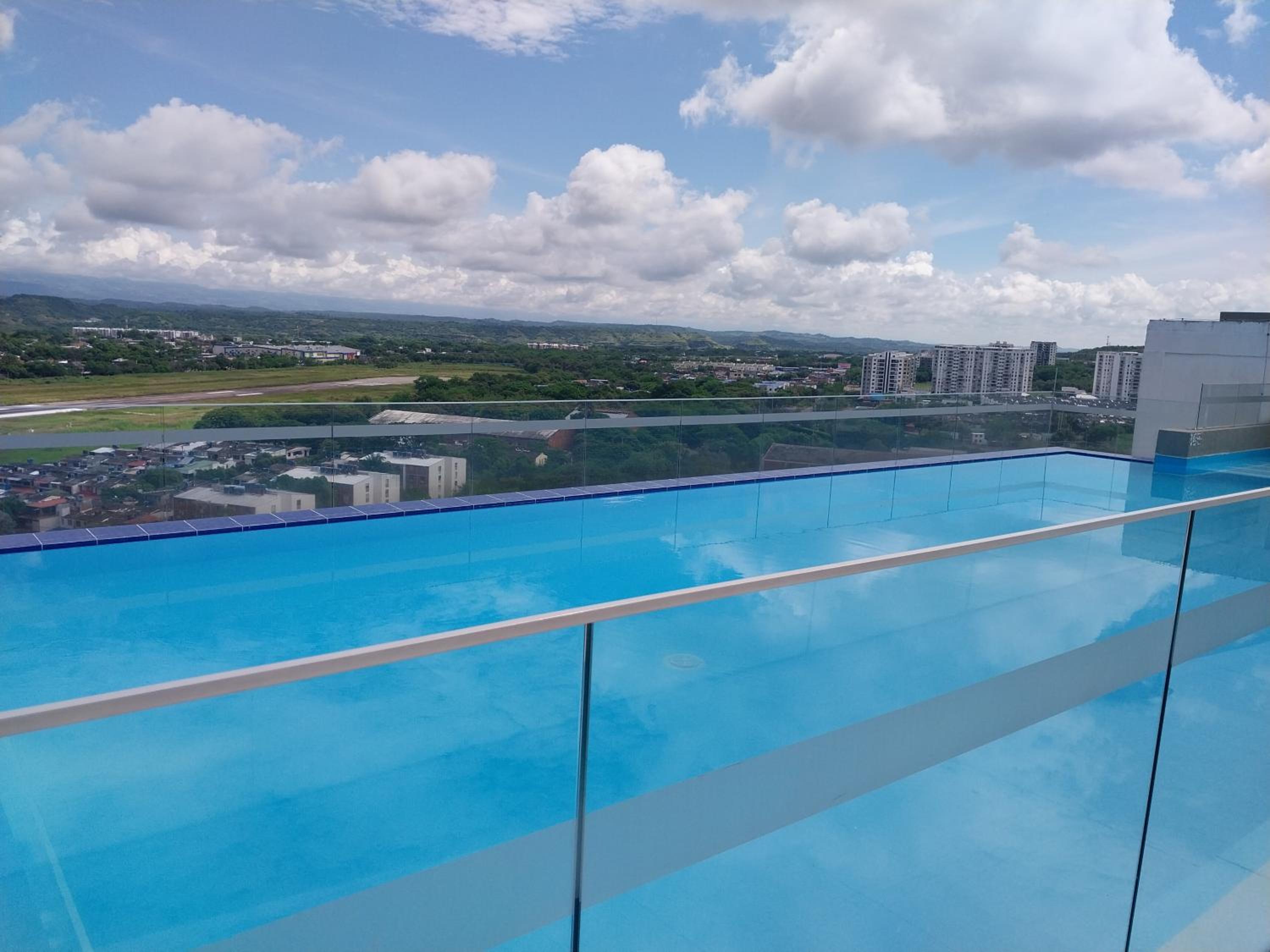 Apartamento Moderno Con Excelente Vista, Piscina, excepto los lunes por mantenimiento y Parqueadero privado, ubicado en Neiva