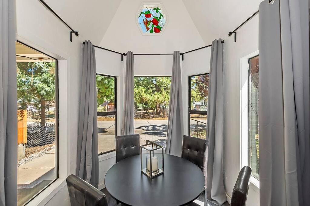 Modern Grizzly Basin W Spa Fenced Yard view 4