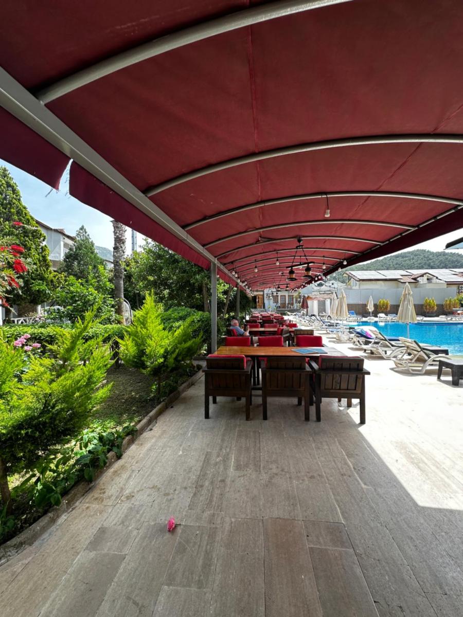 Carmina Hotel