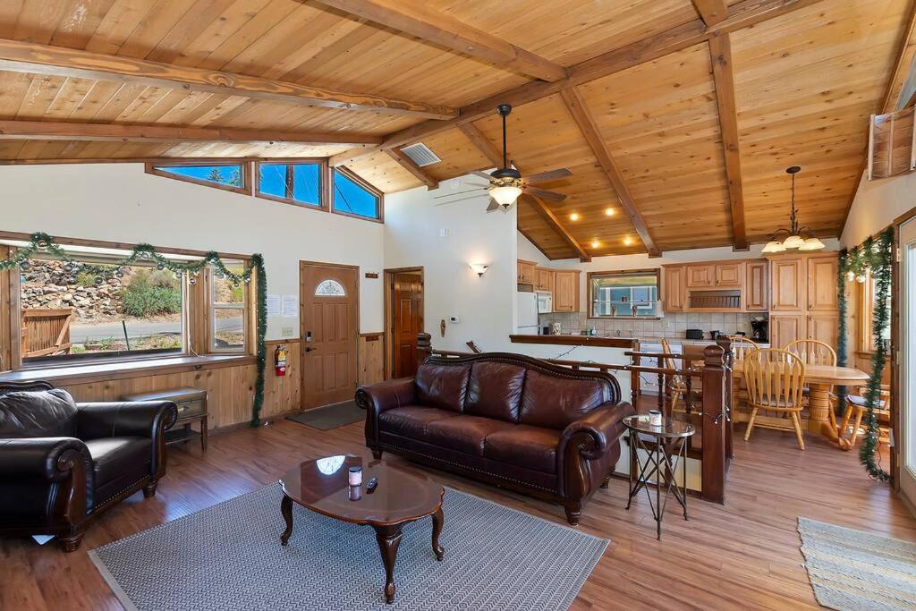 Monterey Mountain View Cabin view 3