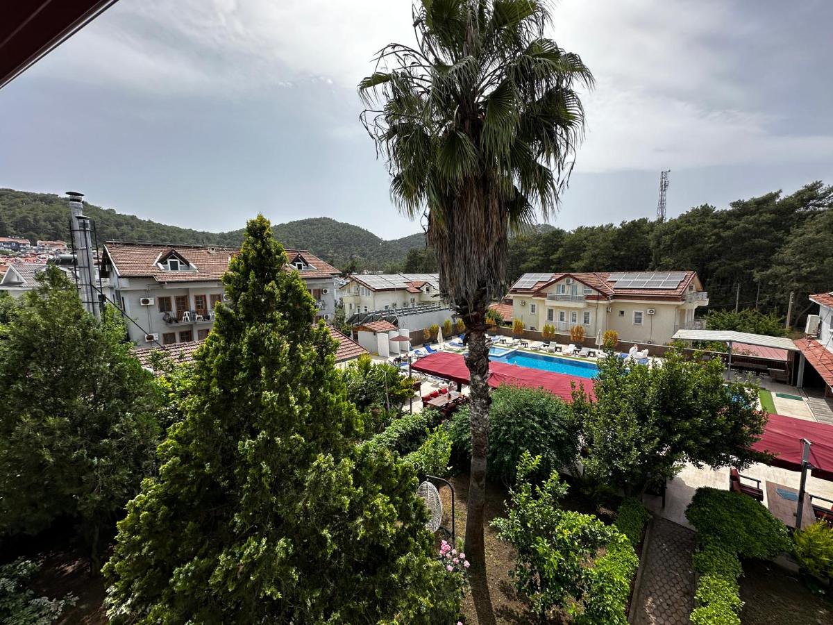 Carmina Hotel