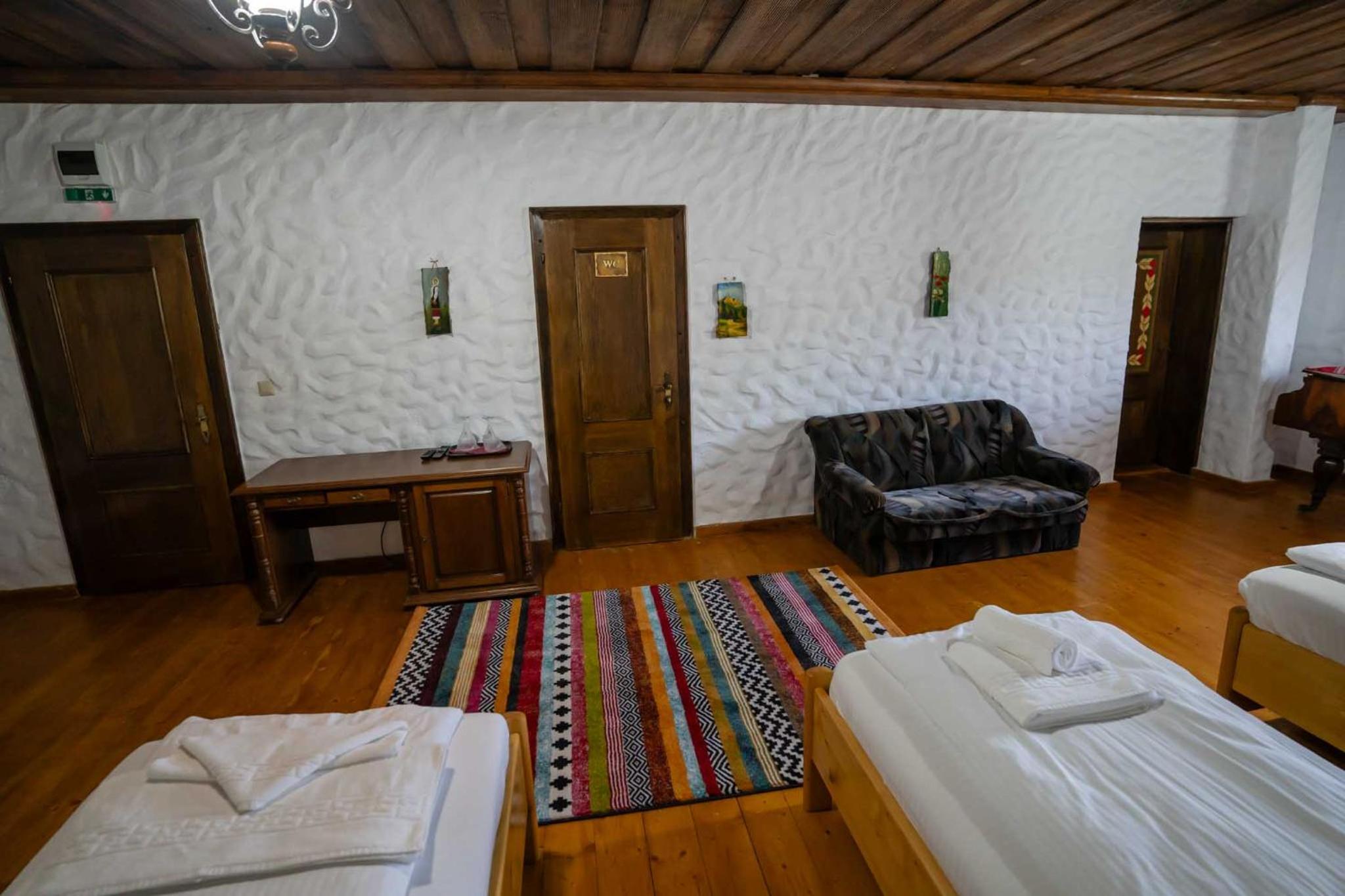 Hanul Almaș view 5