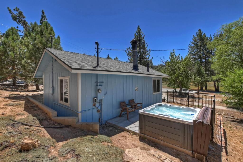 California Poppy Cabin w Spa near the lake