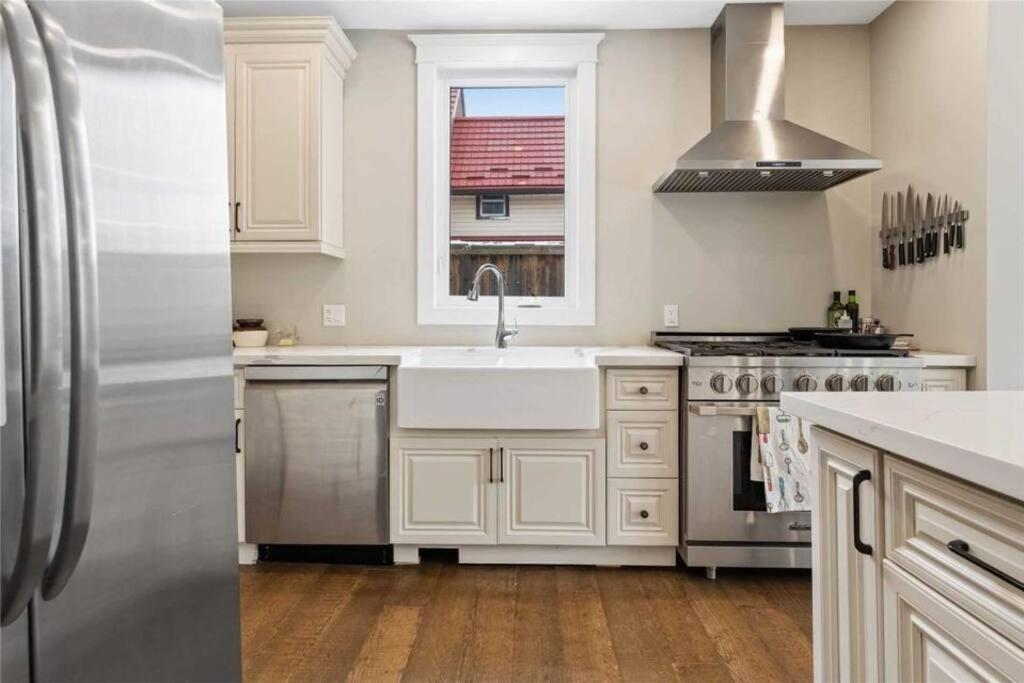 Perfection near the River - 4 Bedroom Villa Complimentary Breakfast Delivered Daily to the Rental