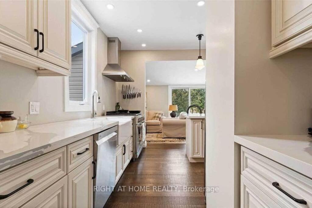 Perfection near the River - 4 Bedroom Villa Complimentary Breakfast Delivered Daily to the Rental