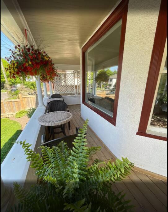 Perfection near the River - 4 Bedroom Villa Complimentary Breakfast Delivered Daily to the Rental