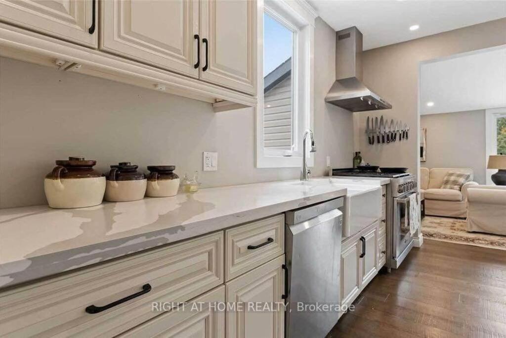 Perfection near the River - 4 Bedroom Villa Complimentary Breakfast Delivered Daily to the Rental