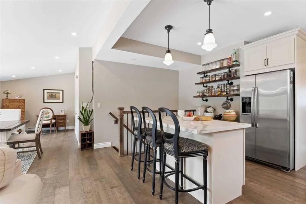 Perfection near the River - 4 Bedroom Villa Complimentary Breakfast Delivered Daily to the Rental