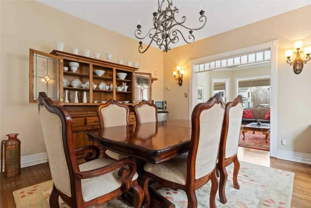 Perfection near the River - 4 Bedroom Villa Complimentary Breakfast Delivered Daily to the Rental