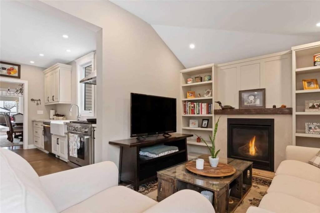 Perfection near the River - 4 Bedroom Villa Complimentary Breakfast Delivered Daily to the Rental
