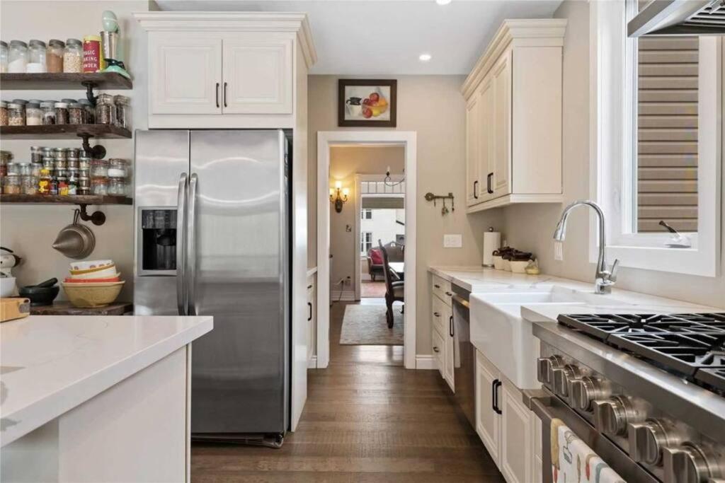 Perfection near the River - 4 Bedroom Villa Complimentary Breakfast Delivered Daily to the Rental