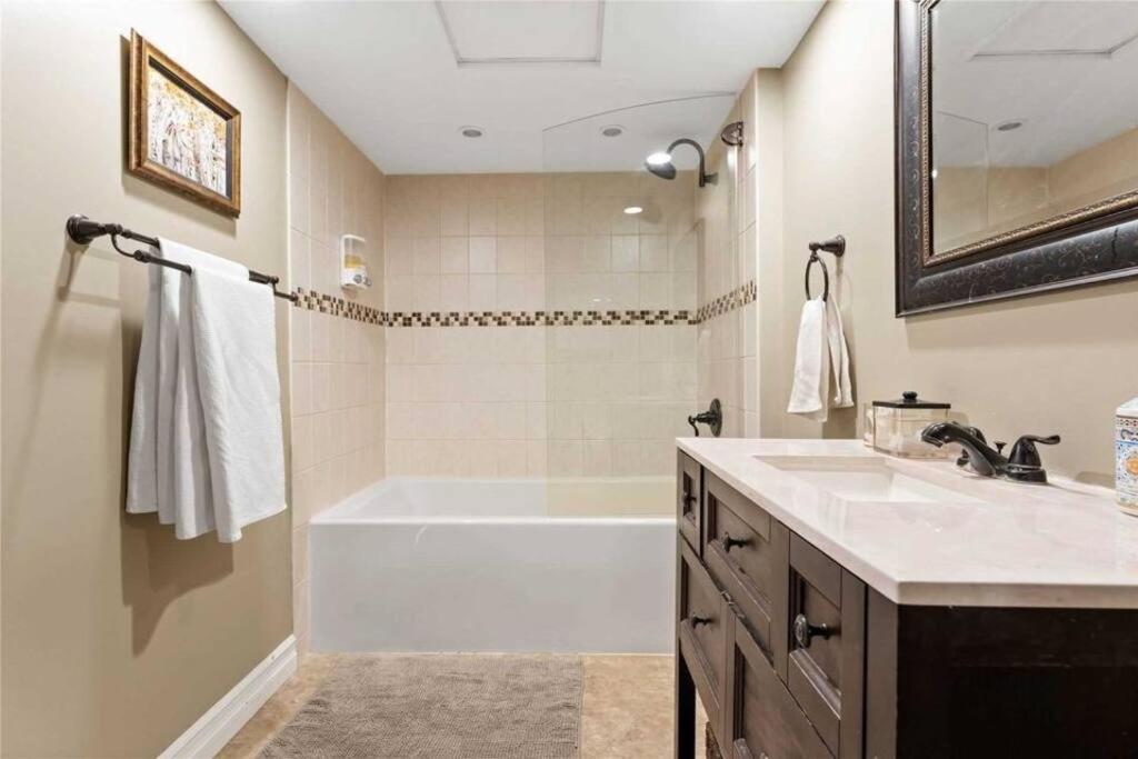 Perfection near the River - 4 Bedroom Villa Complimentary Breakfast Delivered Daily to the Rental