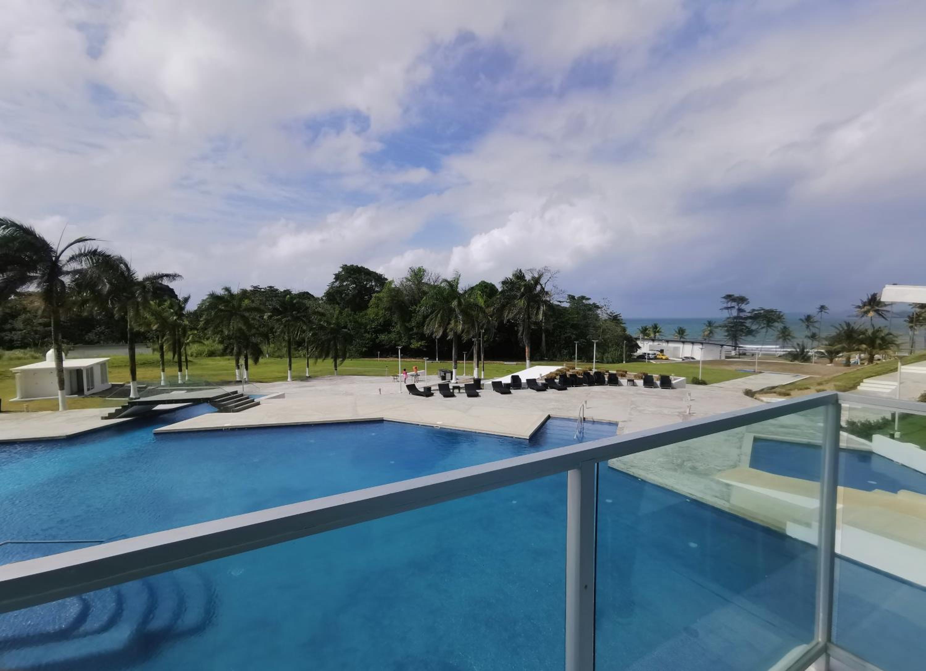 Cómodo Apartamento con vista al Mar y piscina
