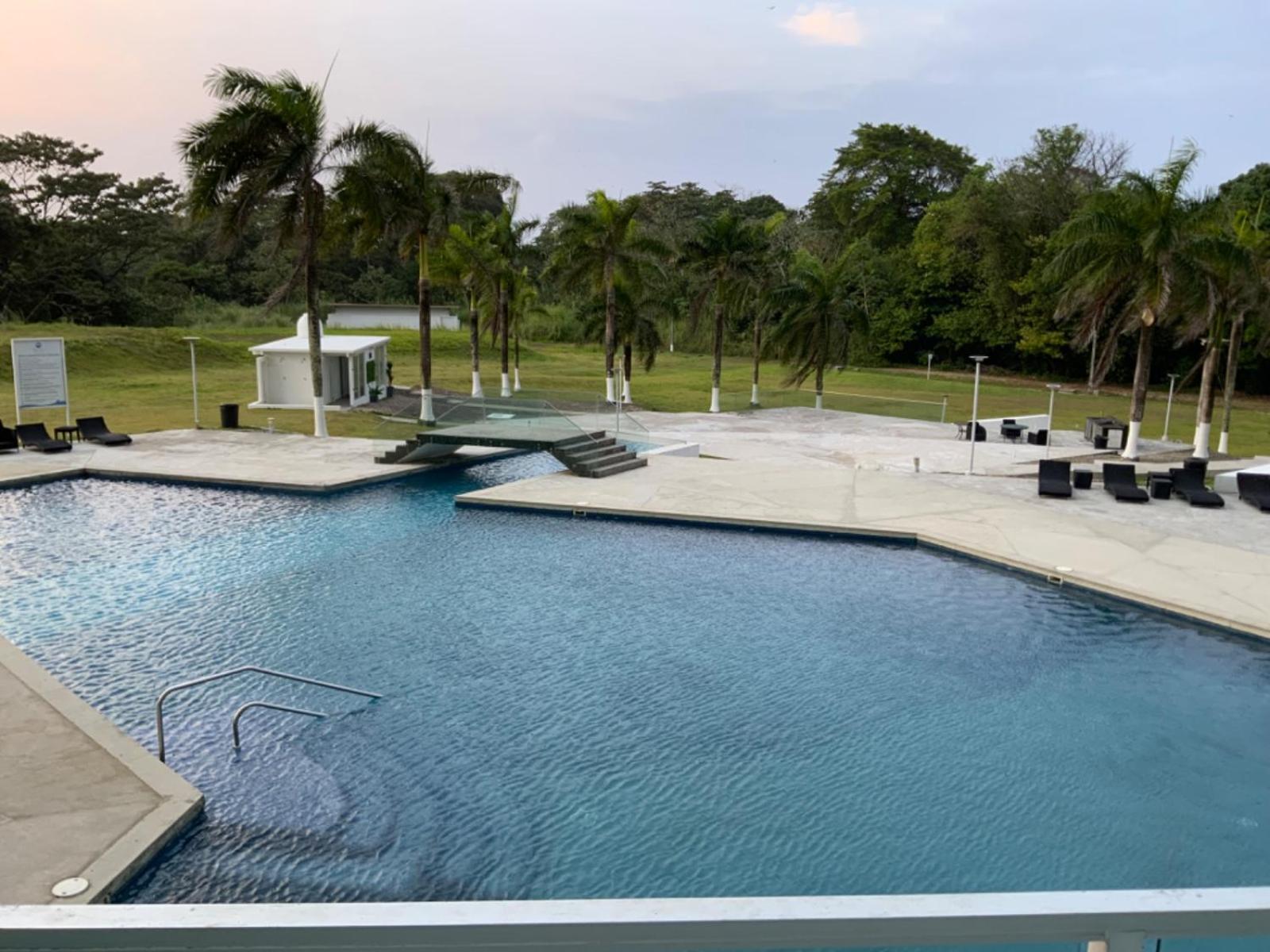 Cómodo Apartamento con vista al Mar y piscina