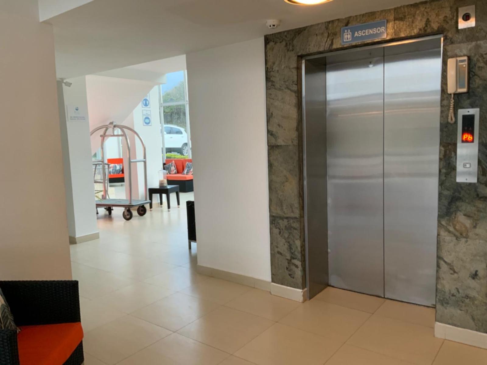 Cómodo Apartamento con vista al Mar y piscina