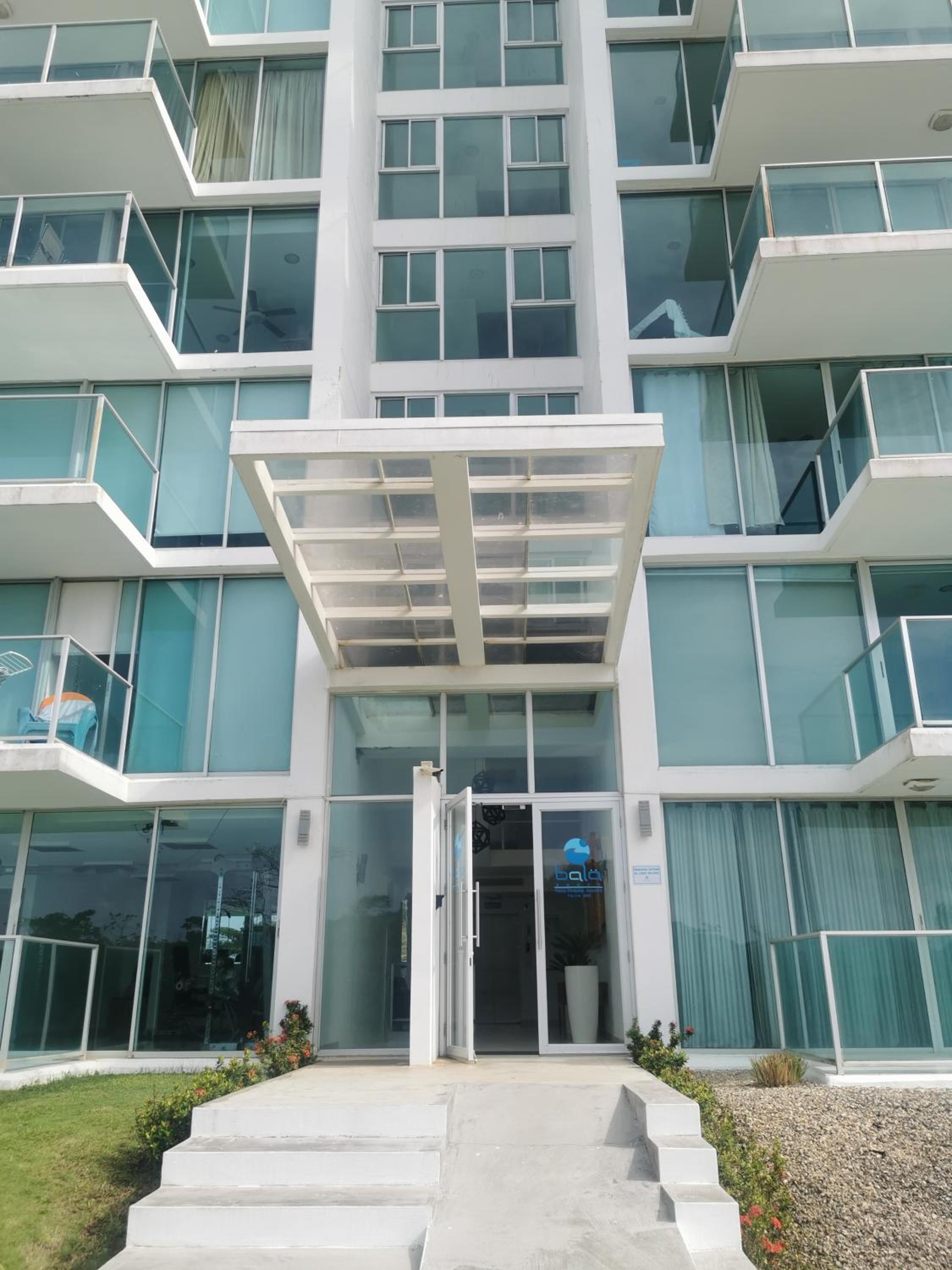 Cómodo Apartamento con vista al Mar y piscina