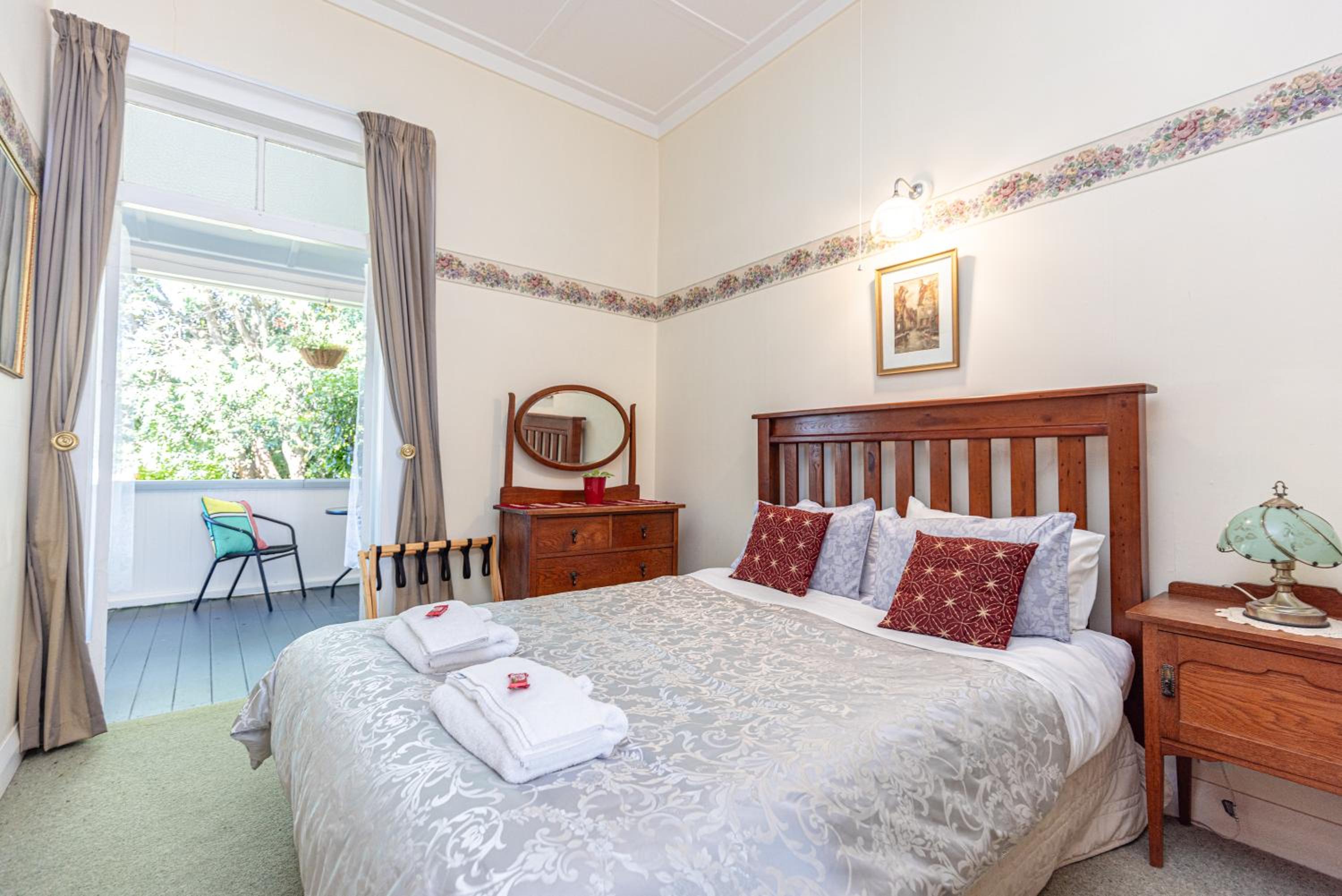 Braemar House B&B and YHA Hostel