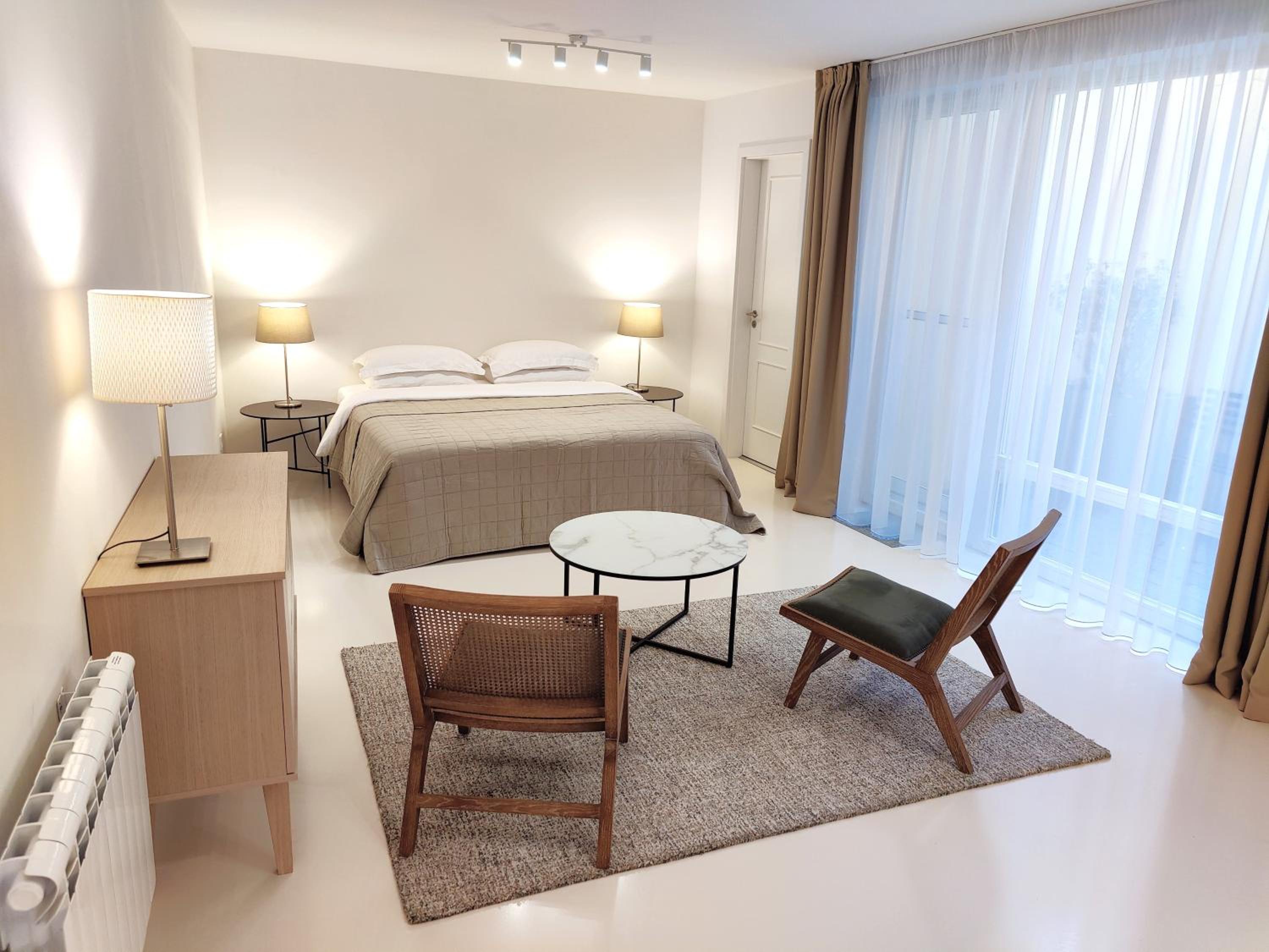 Central Studio with Private Courtyard