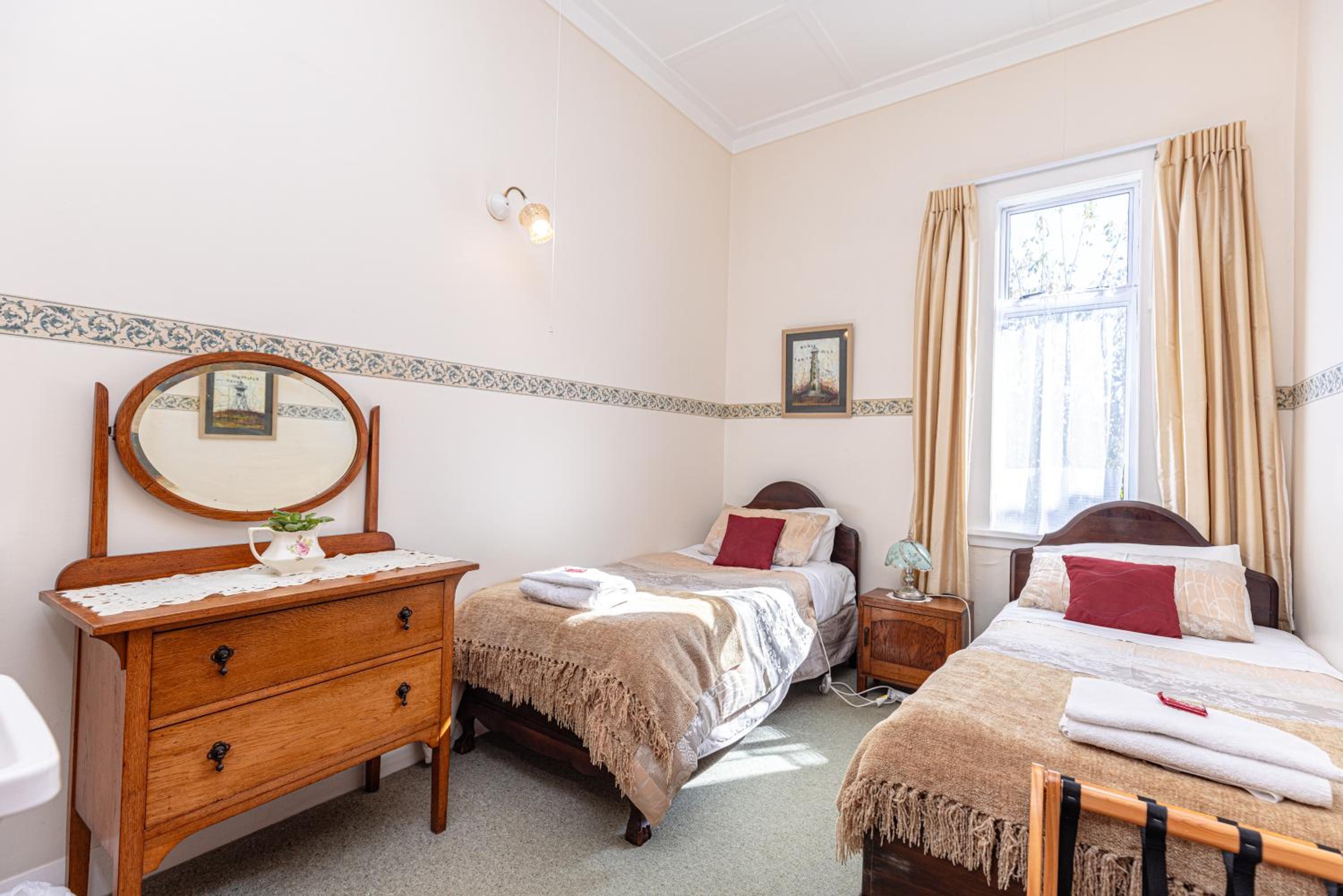 Braemar House B&B and YHA Hostel