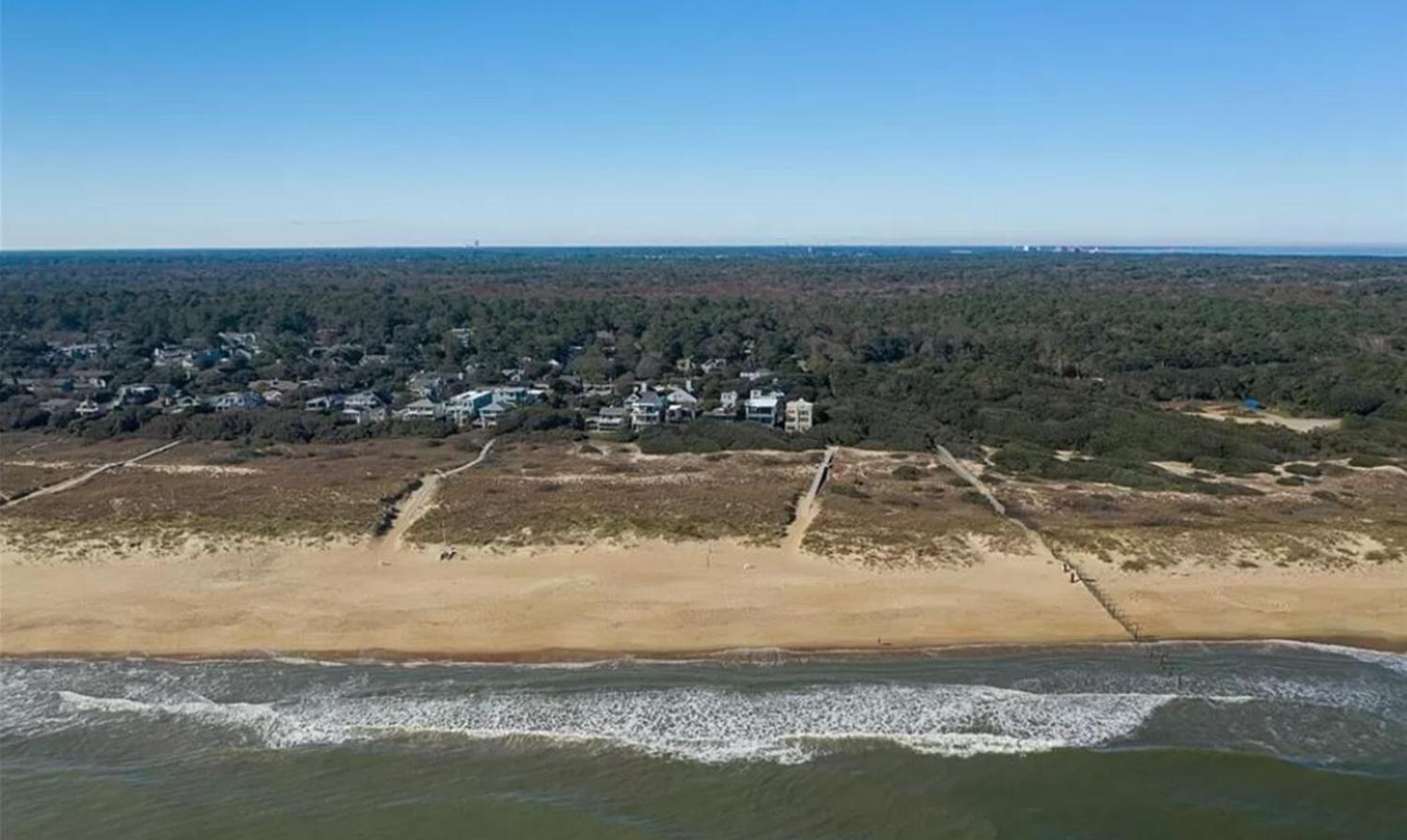 Beach Happy 4bedrooms-3bath steps to beach view 2