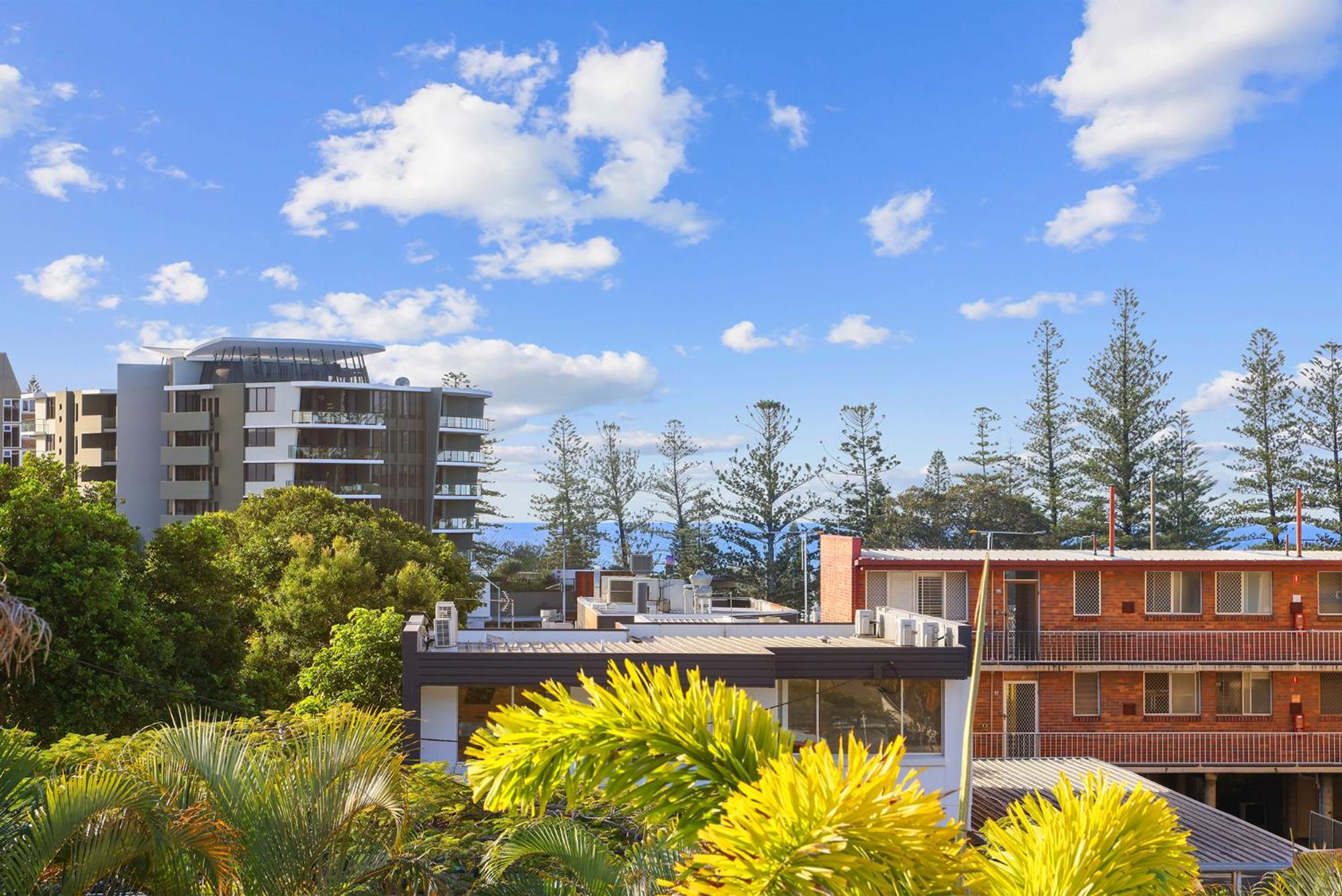 Hotel Burleigh Beachside Retreat - Image 1