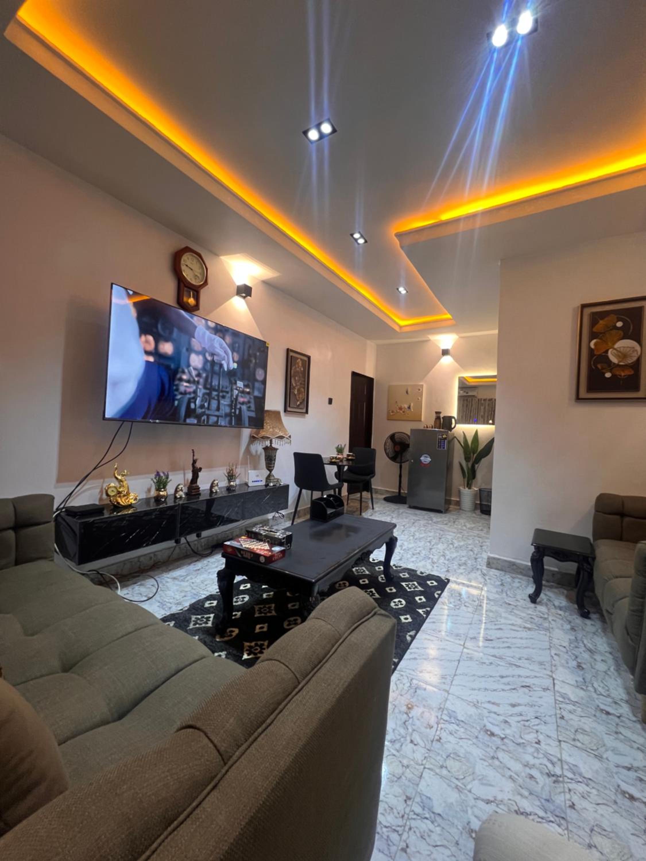 LUXE Apartment at Wuse WI-FI 247 Power, Netflix, YouTube, Airplay, DStv view 5