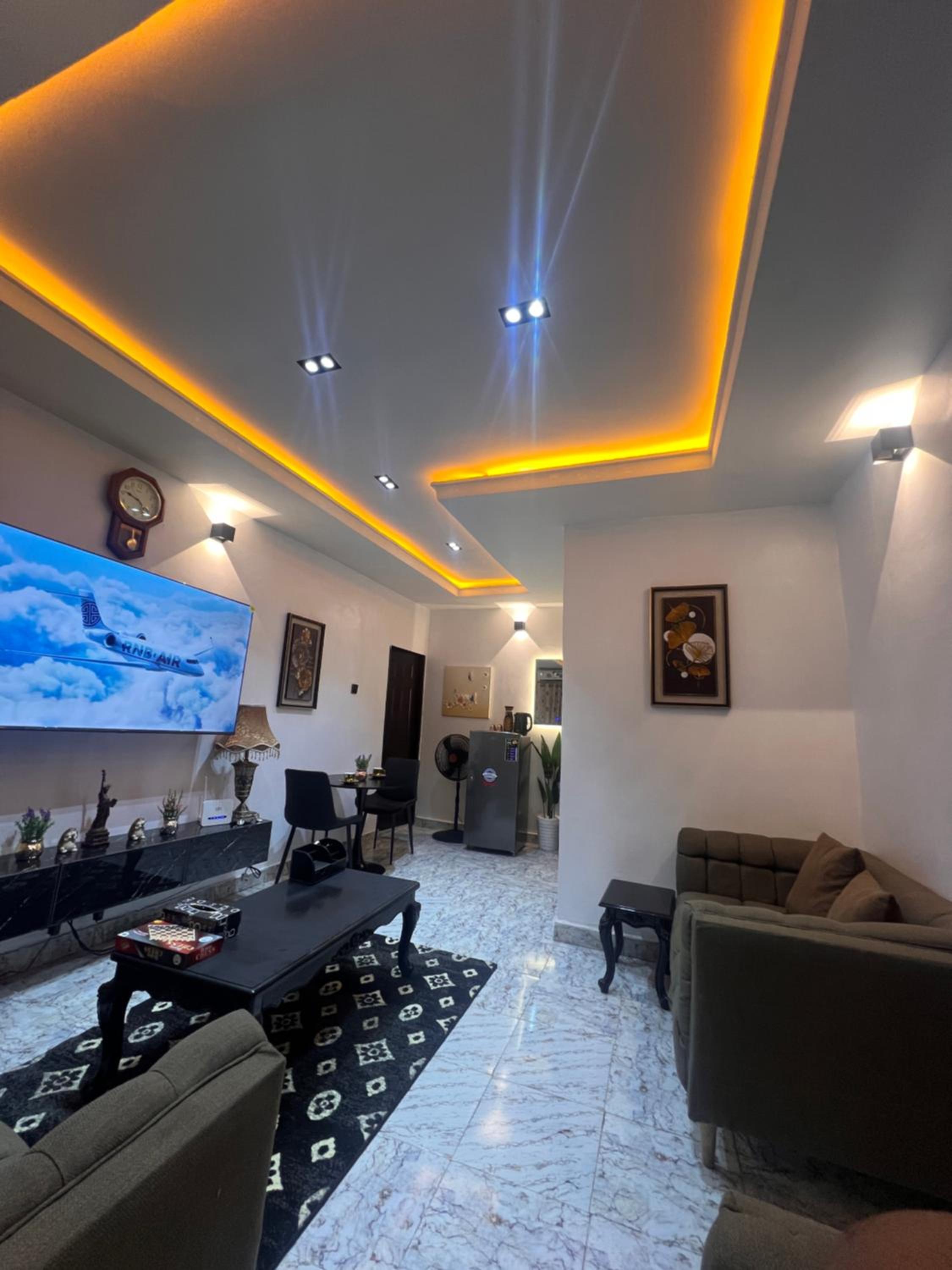 LUXE Apartment at Wuse WI-FI 247 Power, Netflix, YouTube, Airplay, DStv view 4
