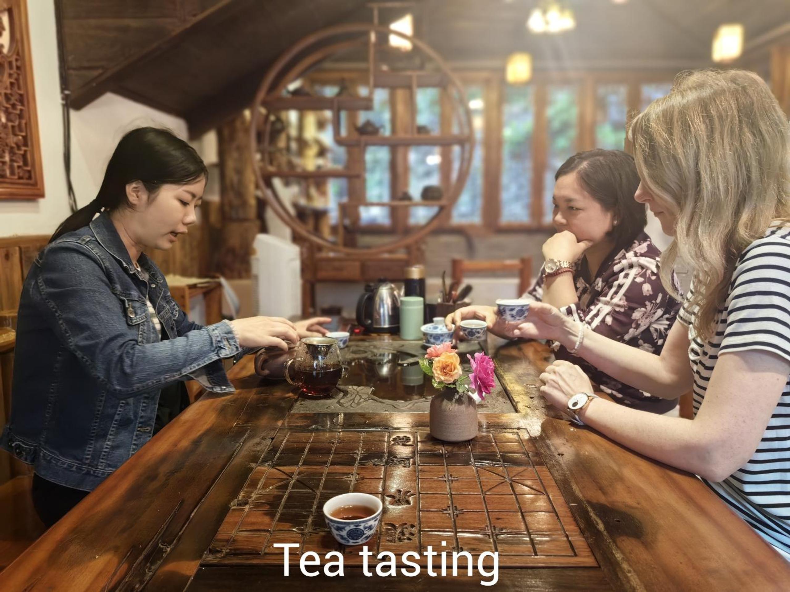 Yangshuo River Lodge Hotel--English speaking team&Swimming pool&Activties organized&Free pick up from Airport or TS over 3 nights