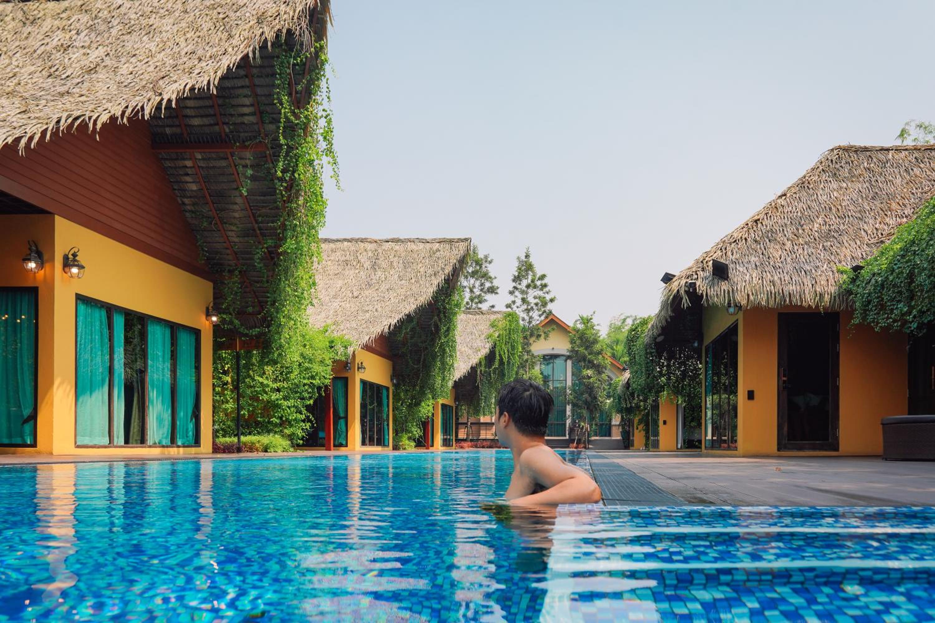 Khum Damnoen Resort