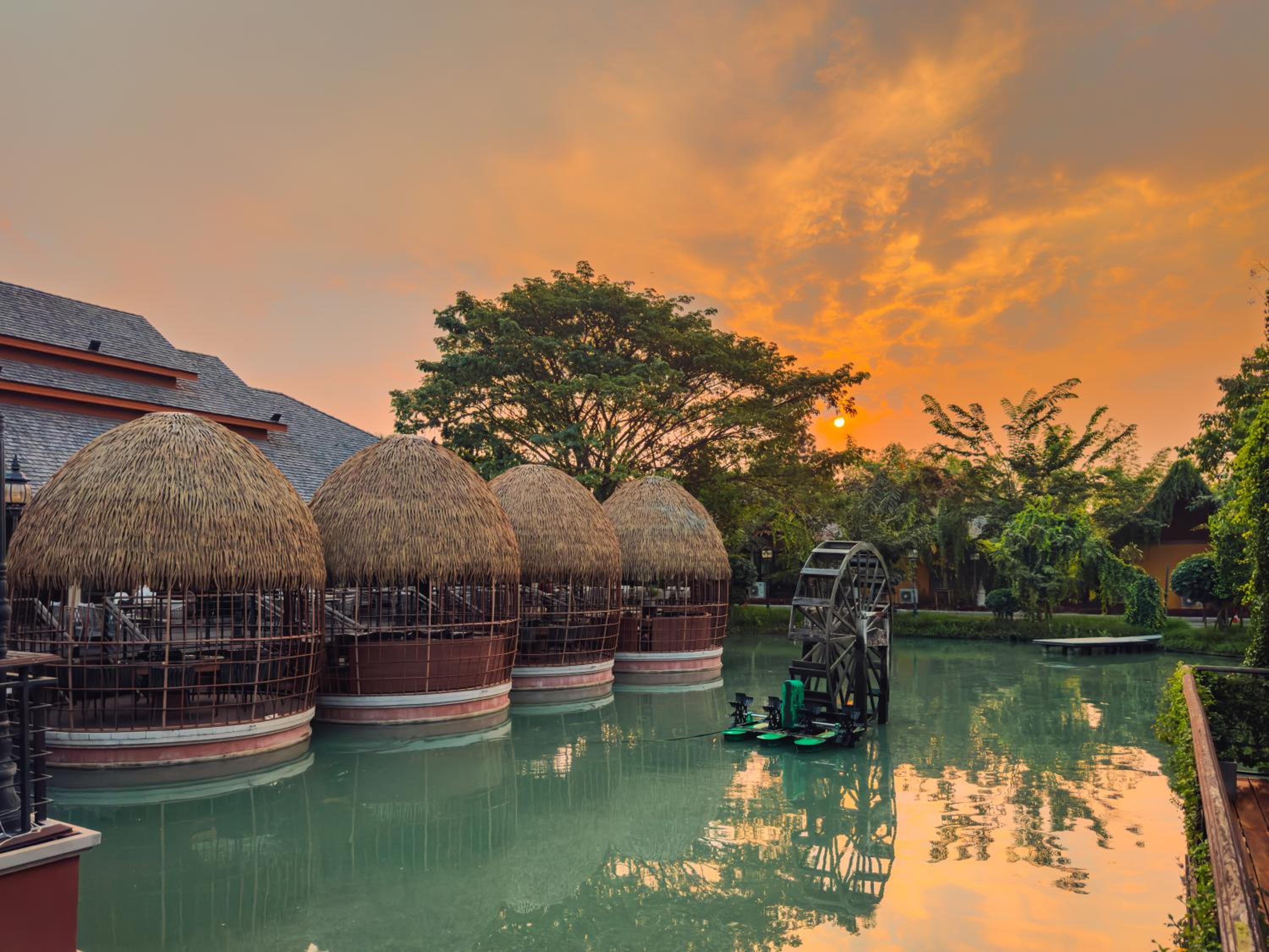 Khum Damnoen Resort