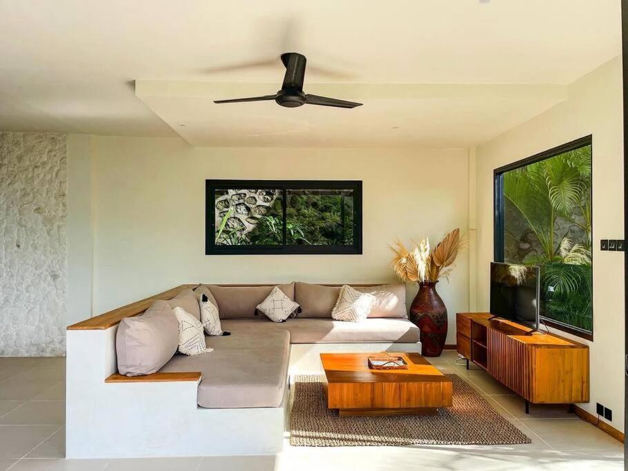 “Above The Coconuts - Villa Silk” Kuta Central view 5