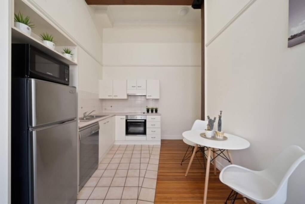 Cool New Yorker CBD Apartment