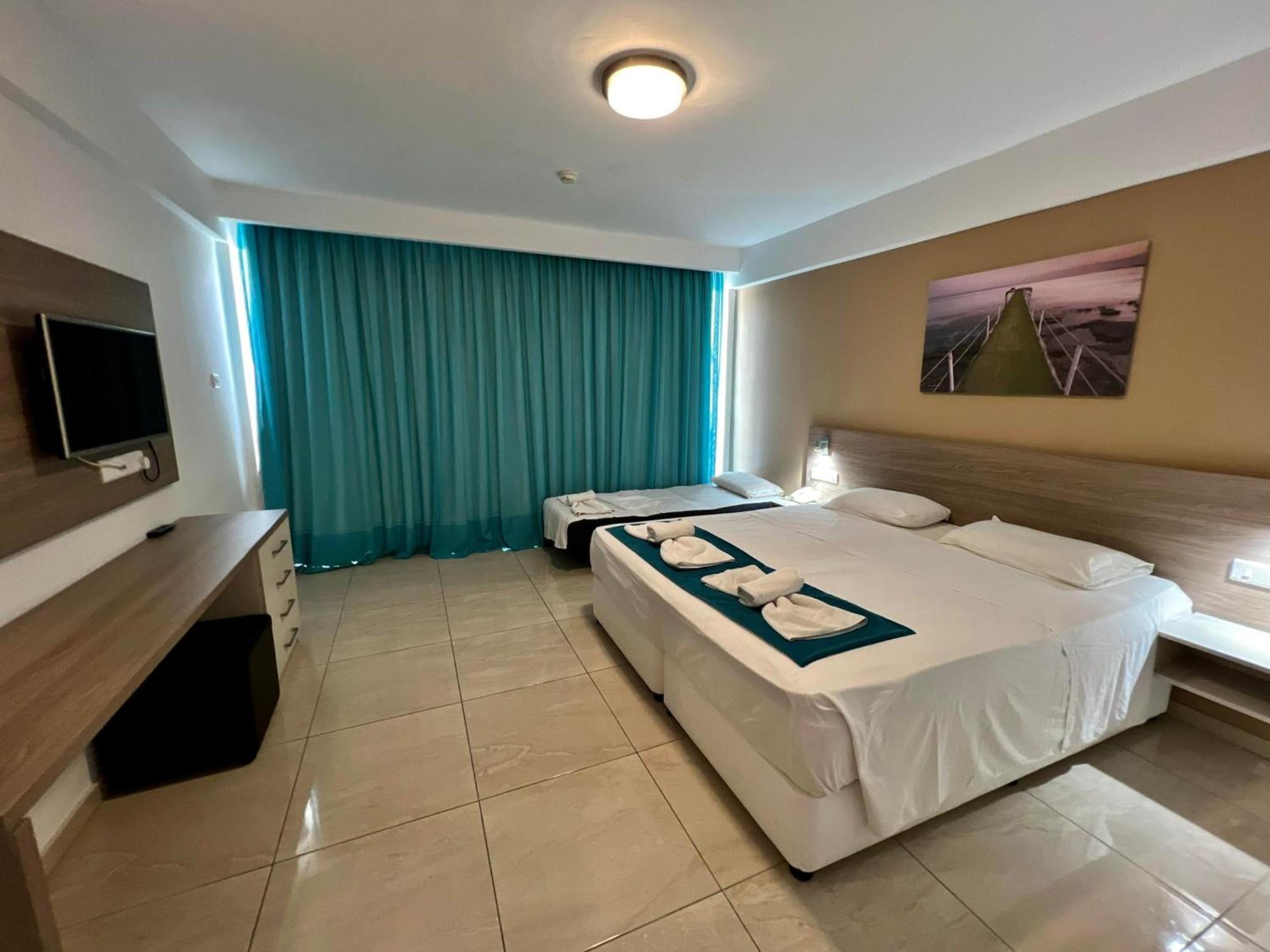 Sunny Blue Hotel