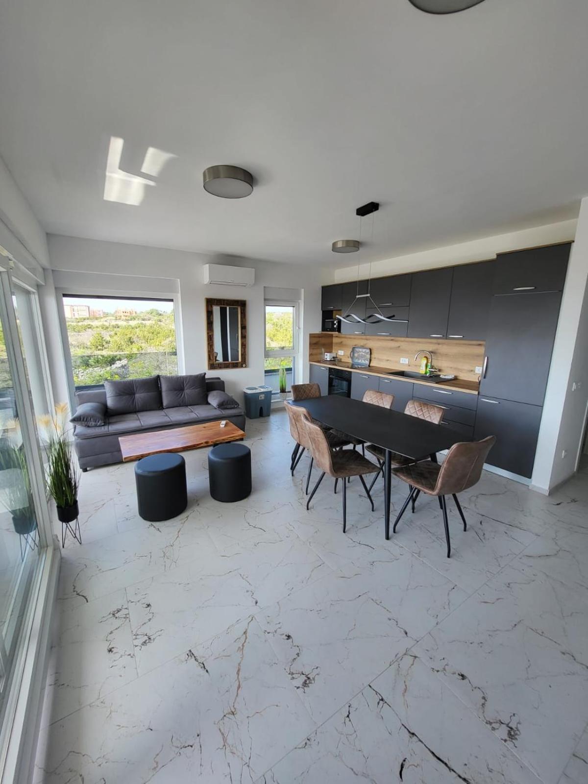 Wohnung mit wunderschönen Meer- und Bergen- Aussicht