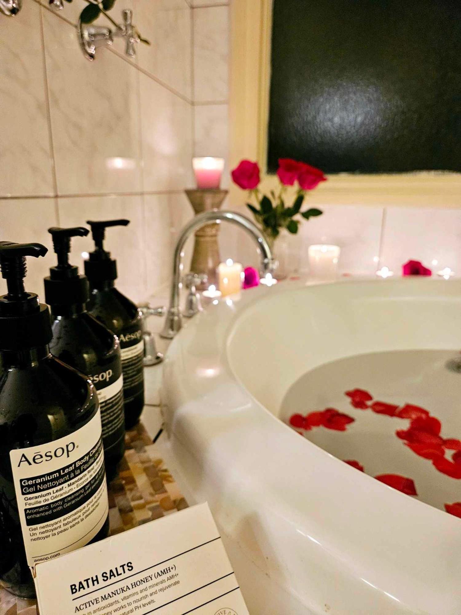 The Gamekeepers Spa Cottage in Tamborine Mountain