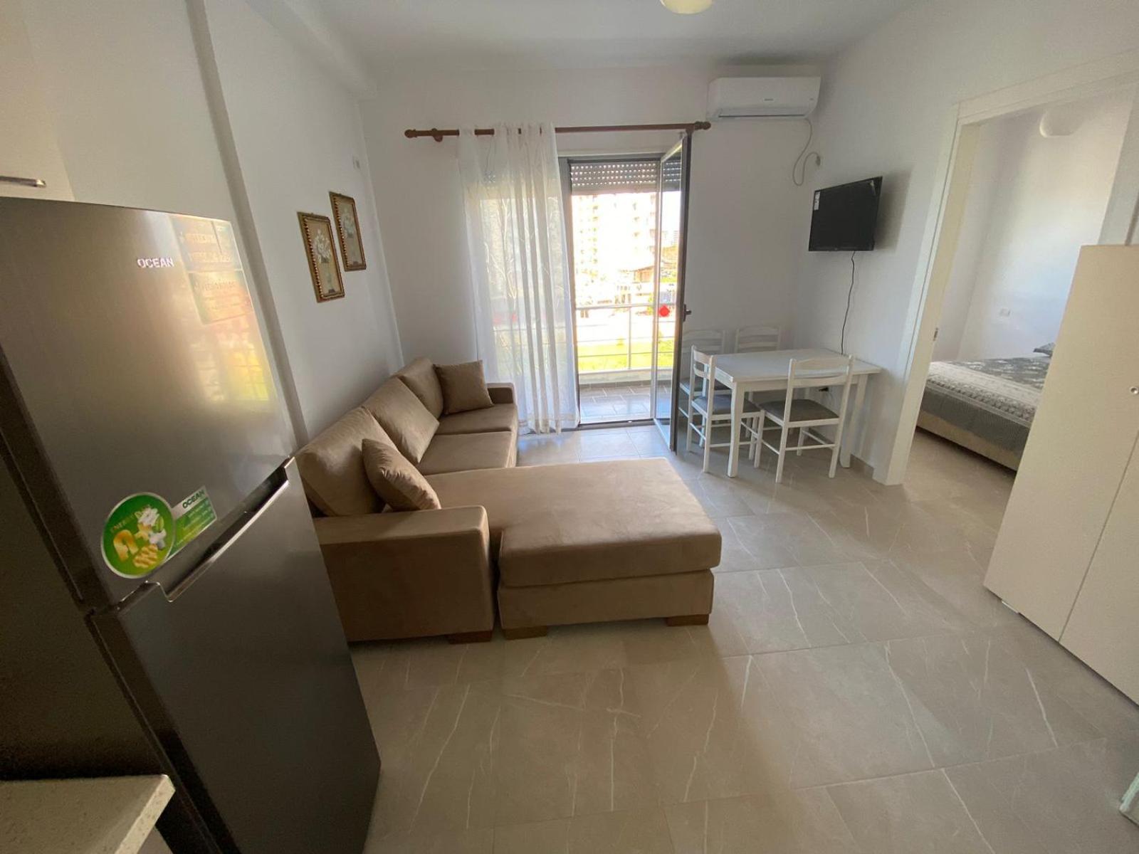 E Apartment photo 5