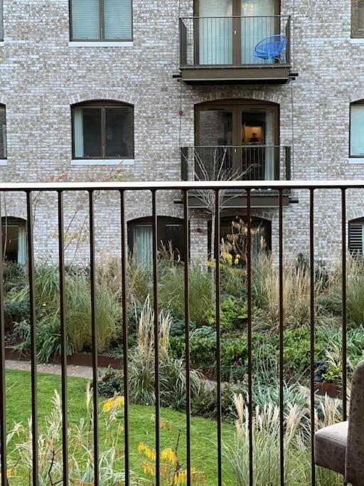 Kew garden, brand new, large 1bd, optical fibre, carpark, cozy view 3