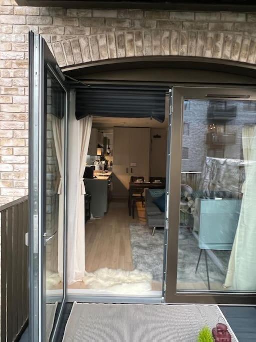 Kew garden, brand new, large 1bd, optical fibre, carpark, cozy view 5