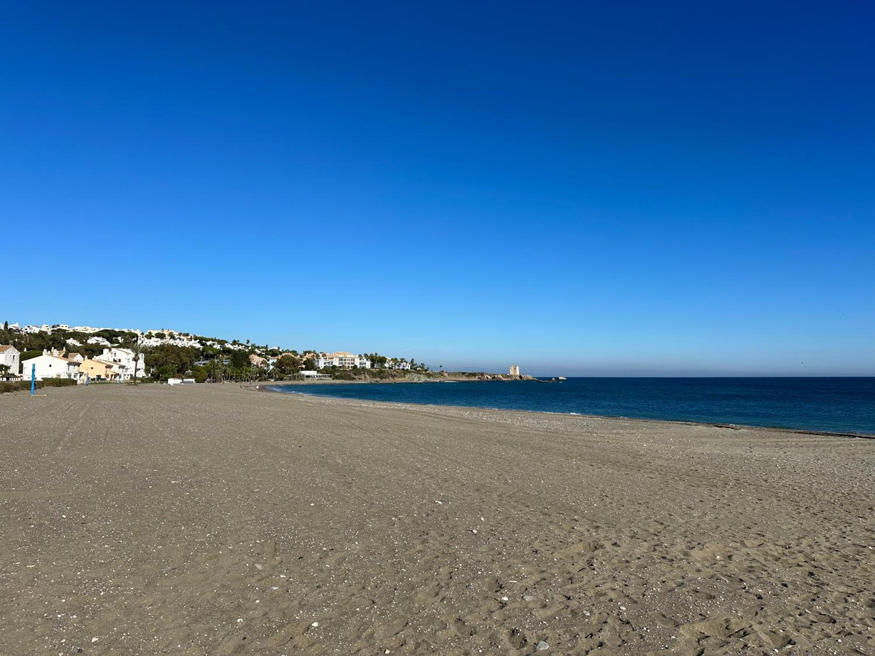 Beachfront & Sea View Holiday Apartment - Sea, Mountains and City Right in Front of You